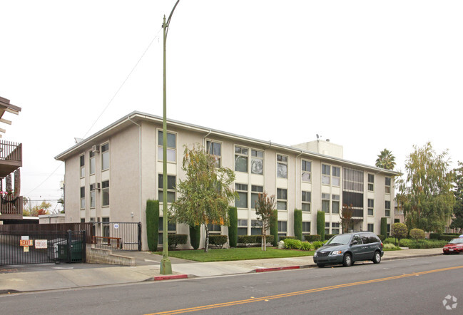 Primary Photo - 4747 Atherton Ave