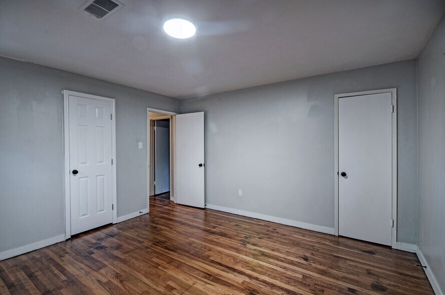 Building Photo - 4240 Azalea Dr