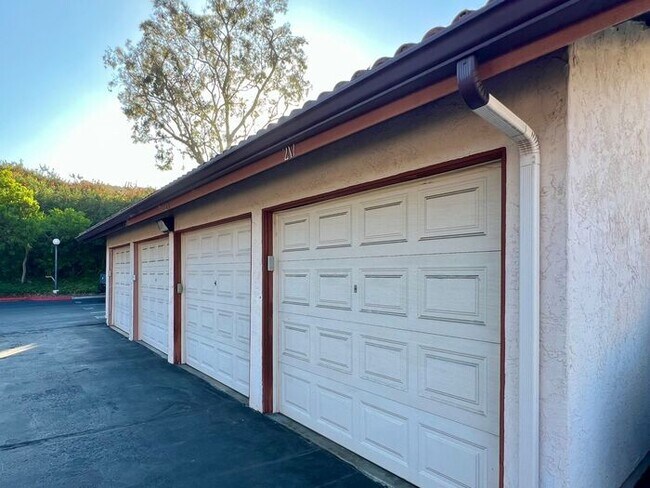 Building Photo - Beautiful 3-Bedroom Condo in Villas at Cal...