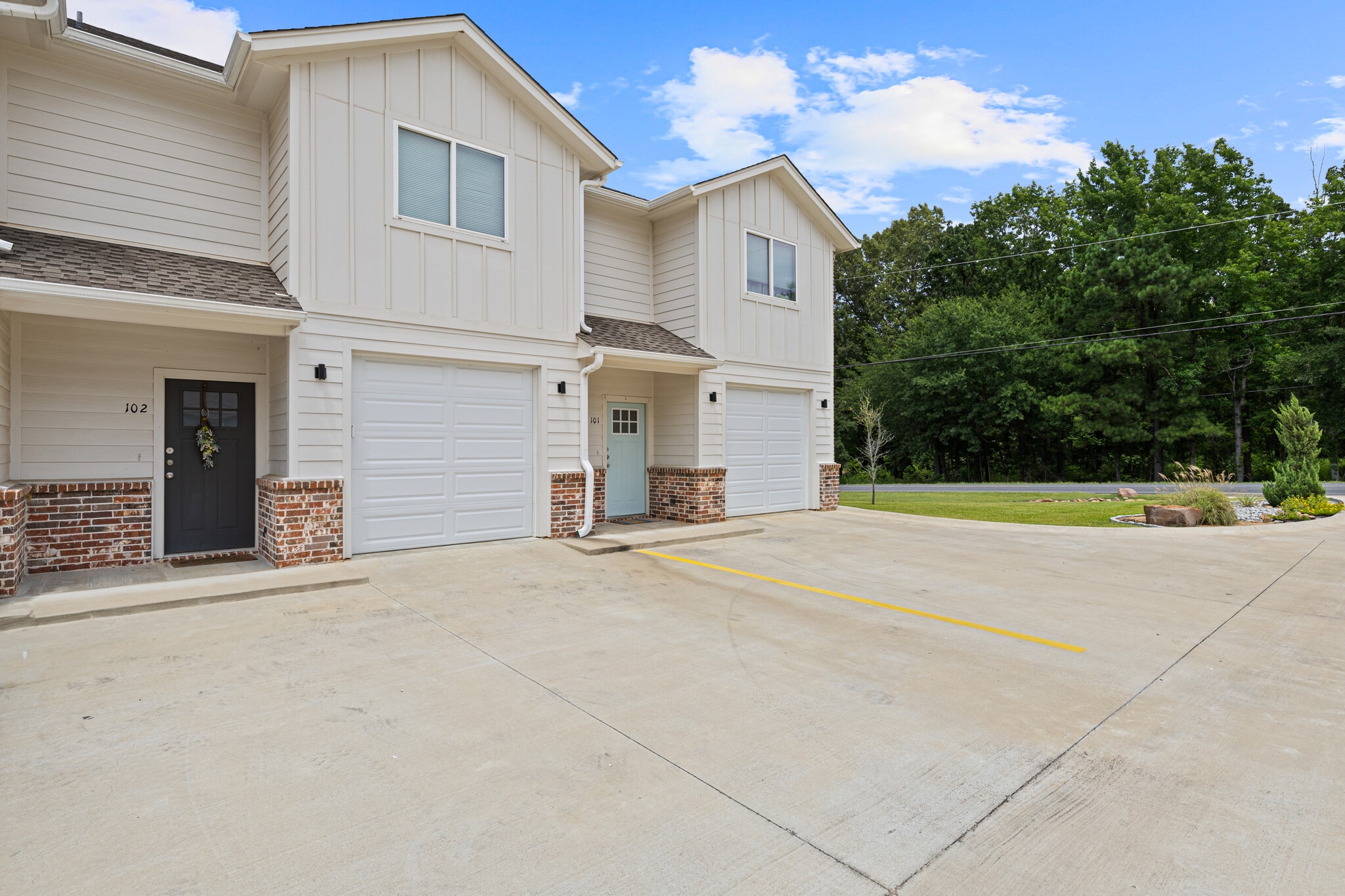 3 bedroom townhouse - 5896 Old Hwy 135 N