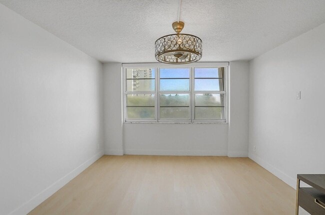 Building Photo - 2121 N Ocean Blvd