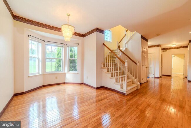 Building Photo - 651 Fawn Cir