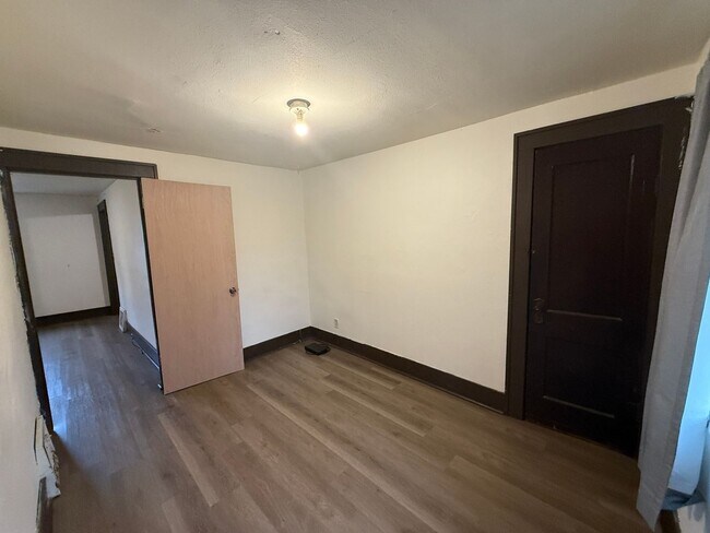 Building Photo - 922-924 Caledonia Street
