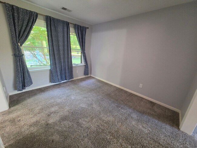 Building Photo - Welcome to life in sought-after Chesapeake Isles!