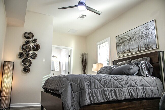 Building Photo - 2813 Mead Rd