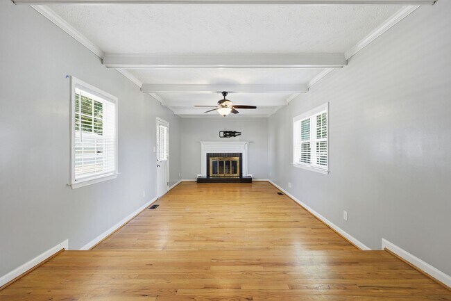 Building Photo - Modern Updates in this Classic 3bedroom/2.5 Bath Home in Erwin