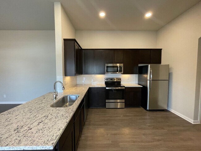 Building Photo - Luxury 3x2 Duplex in Seguin, TX!