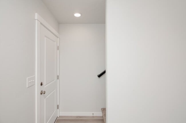 Building Photo - Beautiful 2 Bedroom Cottage Now Available!
