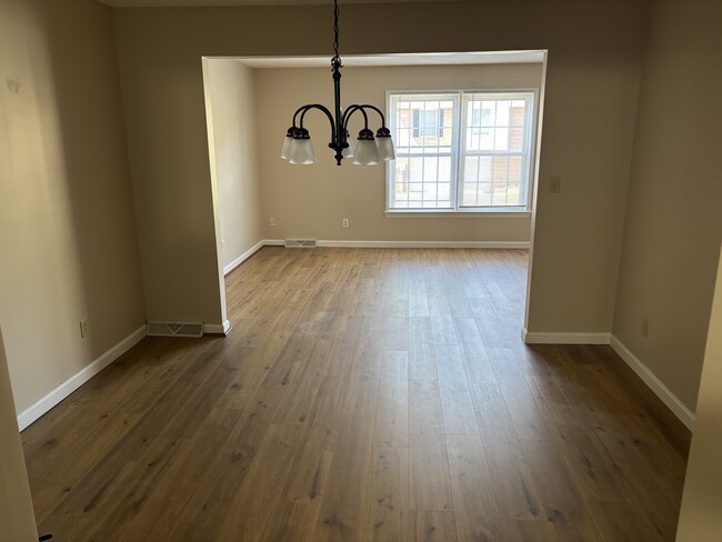 Building Photo - 203 Apple Blossom Ln