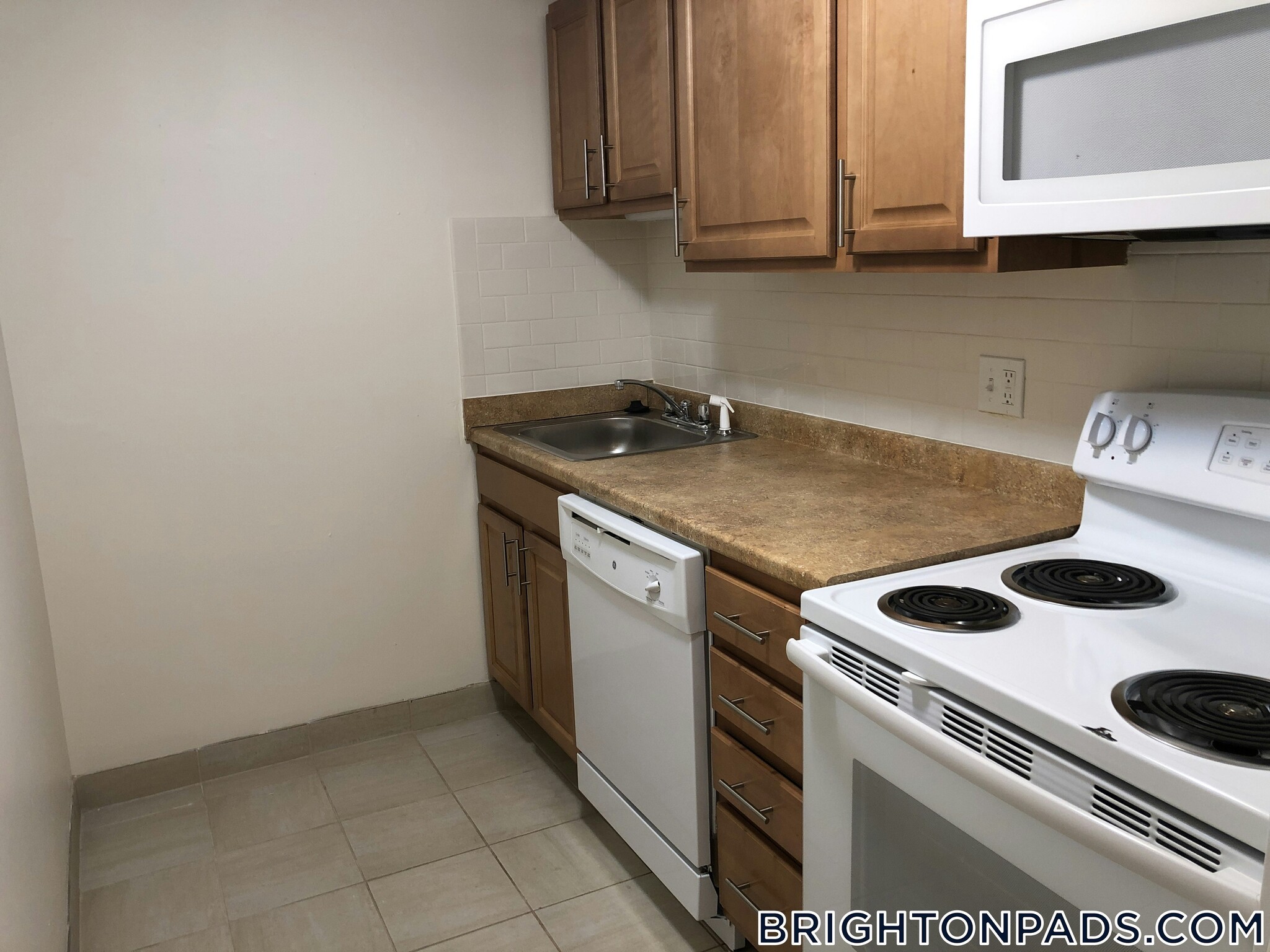 Building Photo - 122 Dustin St