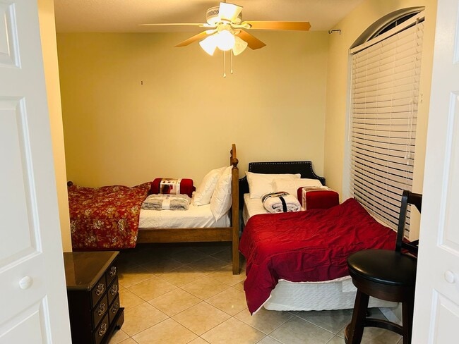 Building Photo - Living the Life!