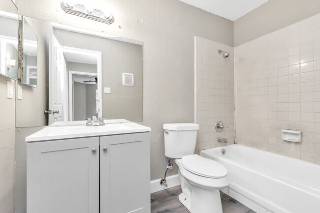 Building Photo - 9700 Leawood Blvd