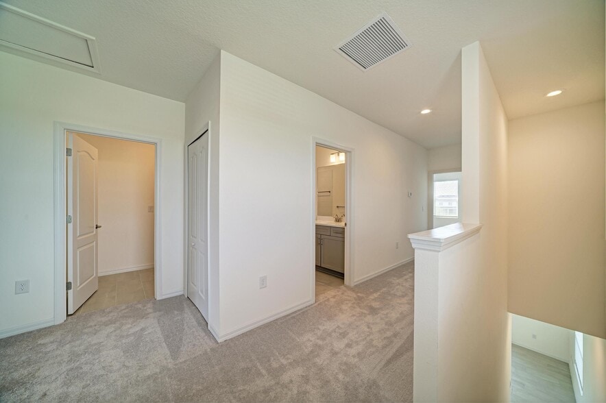 Building Photo - 2206 Washington Palm Ct