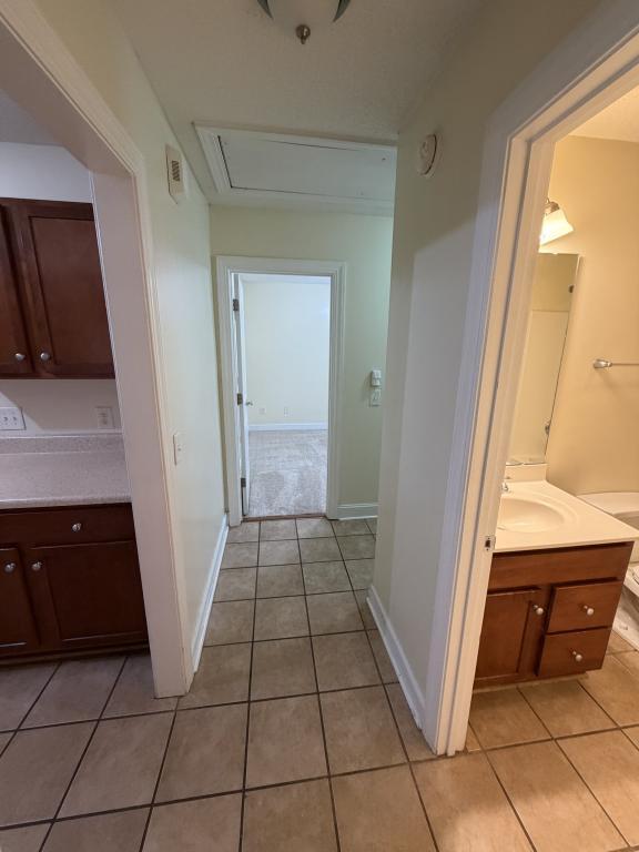 Building Photo - 2556A Saddleback Dr