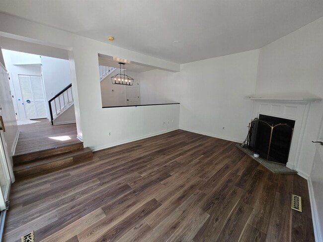 Building Photo - 103 Spinnaker Way