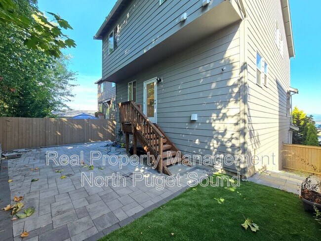 Building Photo - 1300 92nd Ave NE