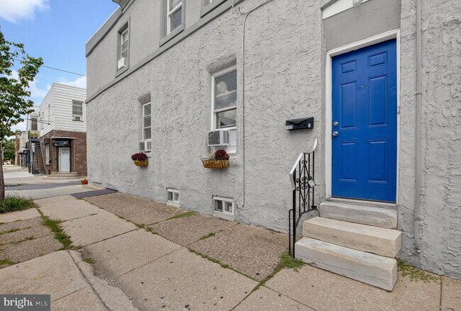 Building Photo - 1655 S Bancroft St