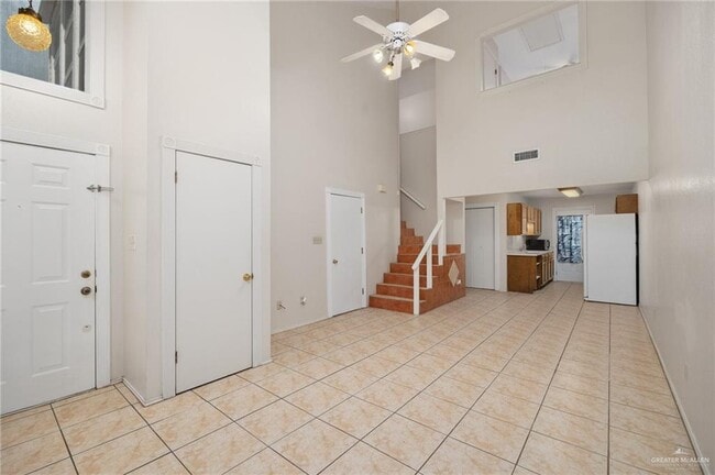 Building Photo - 15 Evergreen Ave