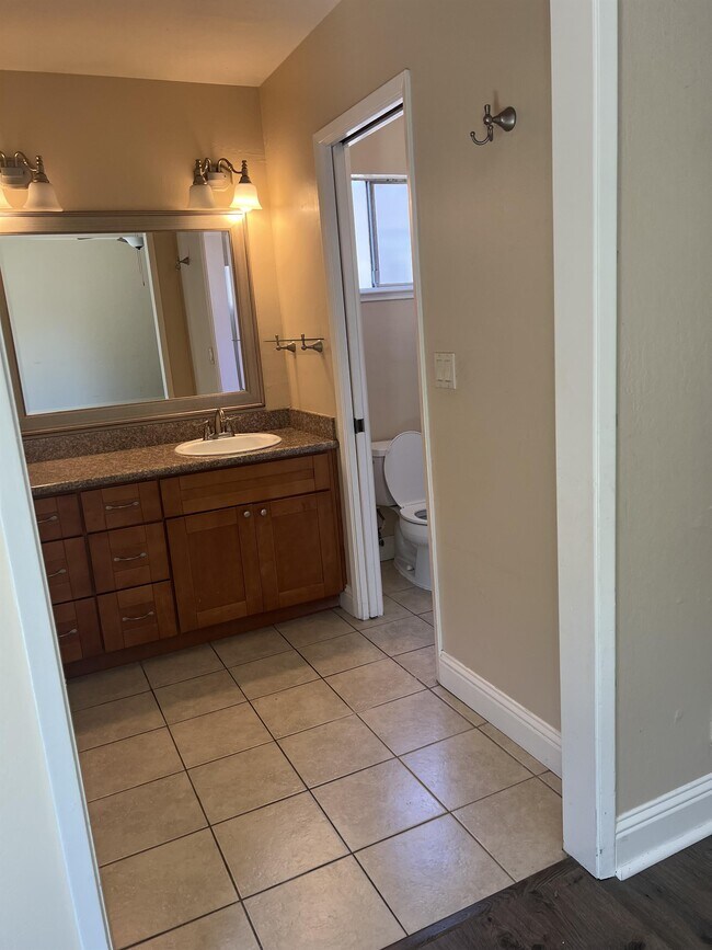 Building Photo - 778 Bend Ave