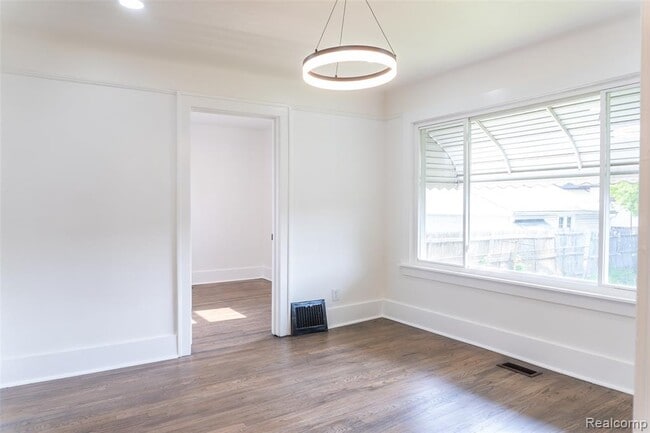 Building Photo - 21200 Collingham Ave