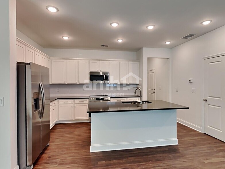Building Photo - 138 Spruce Cir