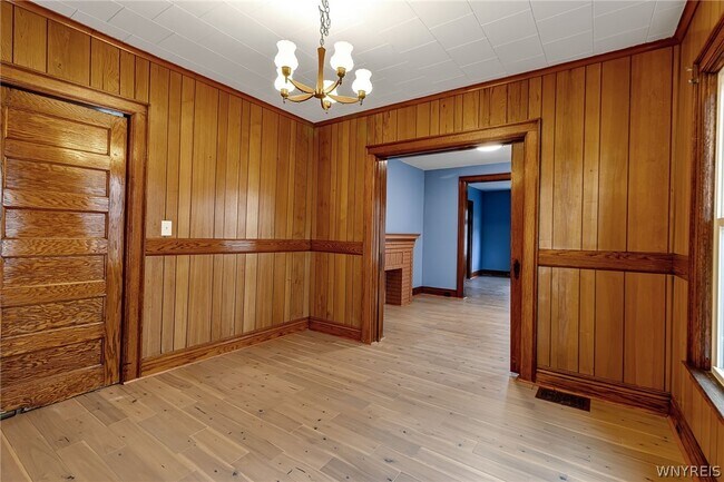 Building Photo - 37 Alsace Ave