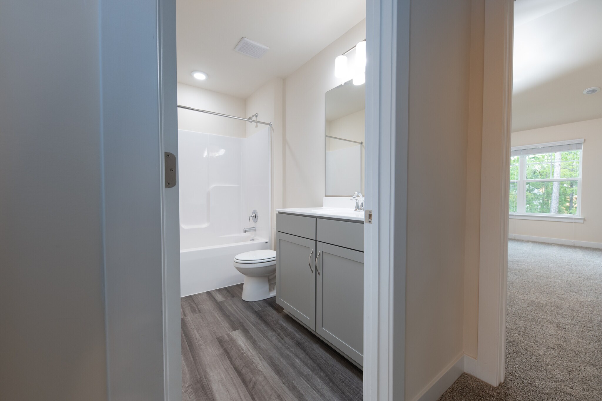 Upstairs Hall Bath - 3225 Gannet Ln