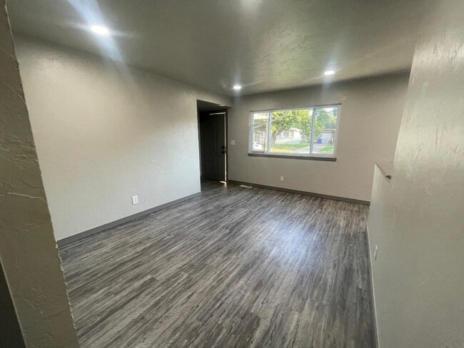 Building Photo - NORMAN HOME AVAILABLE FOR LEASE