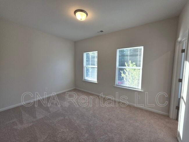 Building Photo - 1668 Eagle Dr
