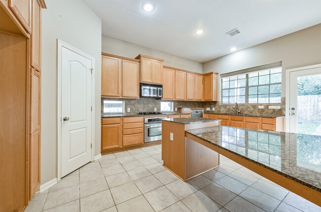 Building Photo - 21315 Pennshore Ln