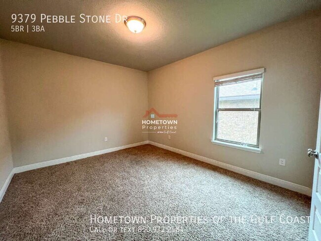 Building Photo - 9379 Pebble Stone Dr