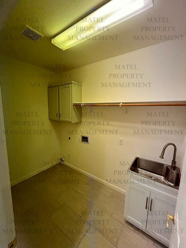 Building Photo - No Deposit