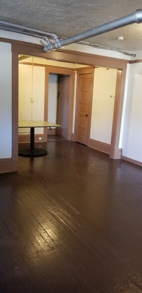 Building Photo - 1925 W 77th St