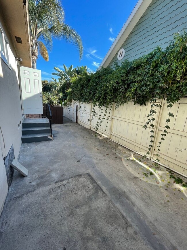 Building Photo - 210901