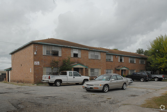 Building Photo - Savannah Oak Apartments