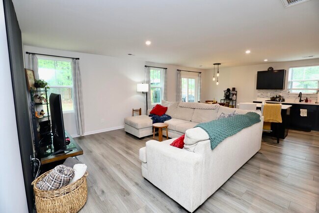 Building Photo - 1029 Bermuda Cedar Ln