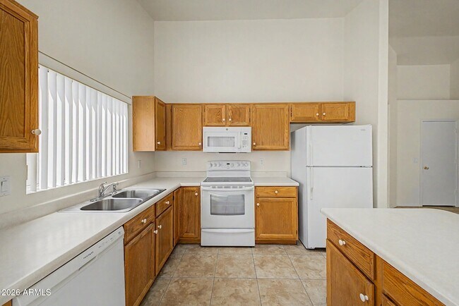 Building Photo - 851 W Palo Verde St
