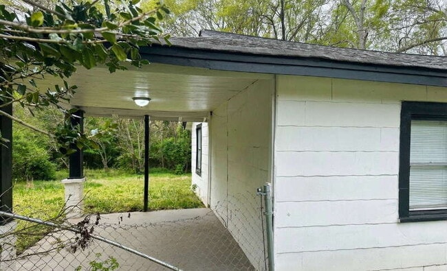 Building Photo - 730 Searcy Ave