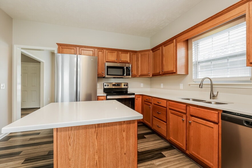 Building Photo - 2821 Painted Pony Dr