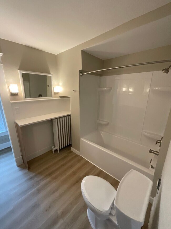 Building Photo - 601 Woodland Ave