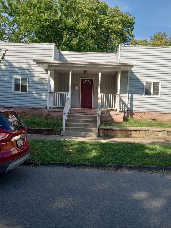 Building Photo - Cozy 3 bedroom ranch style single family house close to the Short North