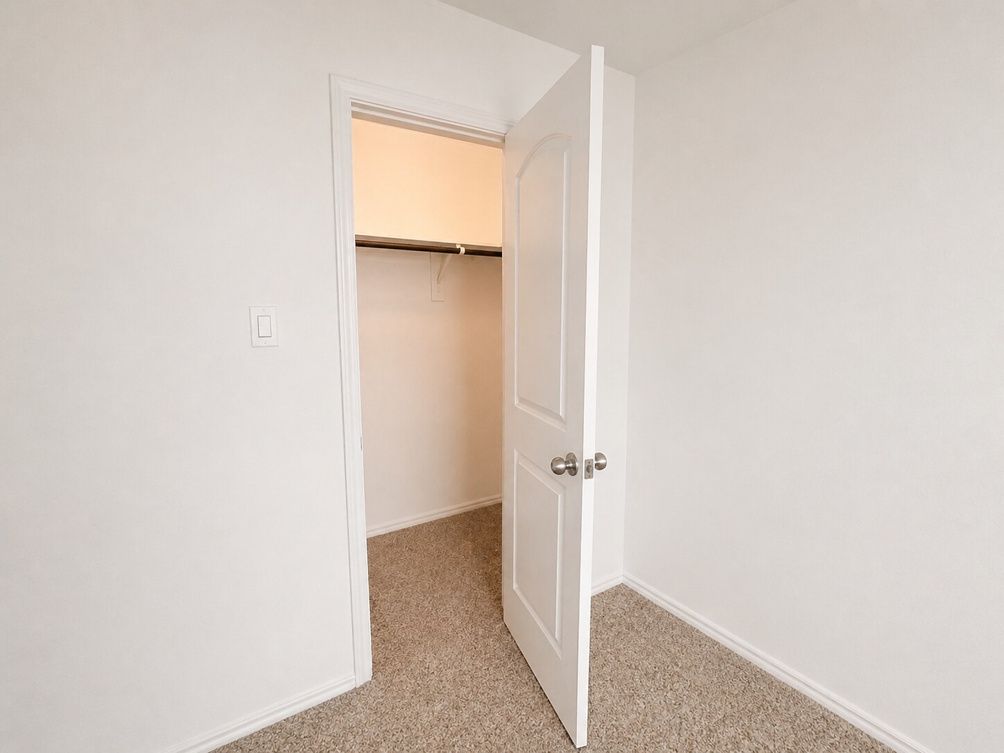 Building Photo - 5207 Twin Acorn Ct