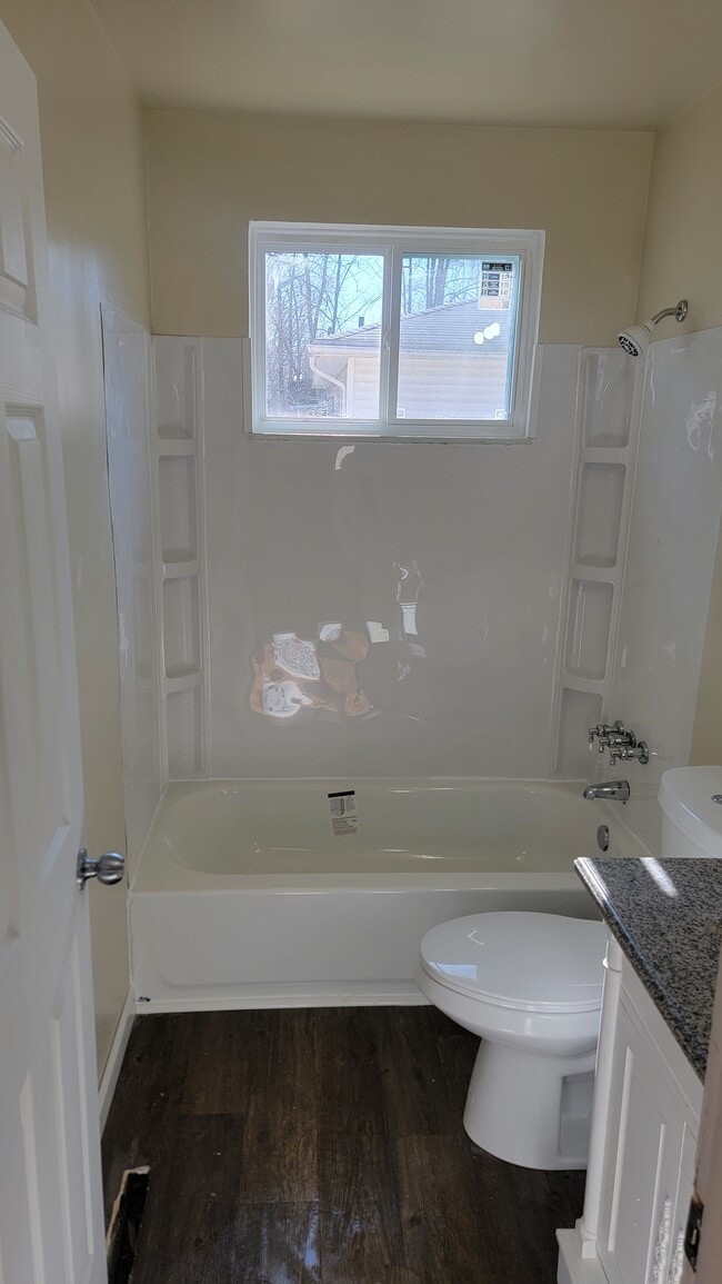 Building Photo - 2512 Maplewood Ave