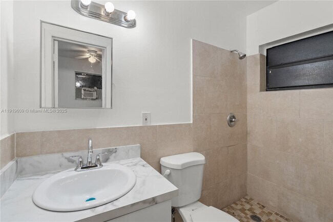 Building Photo - 1291 NE 207th St