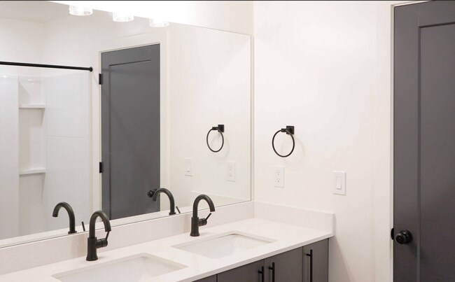 Building Photo - 2061 S Main St