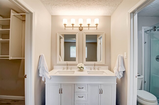 Building Photo - 22314 N Fork Dr