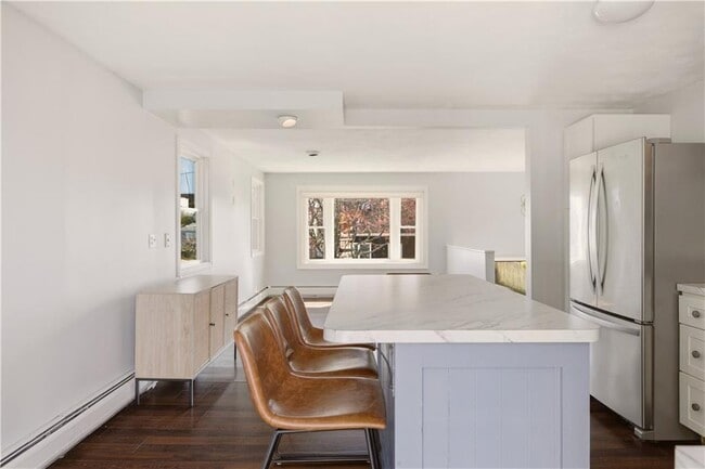 Building Photo - 102 Easton Ave