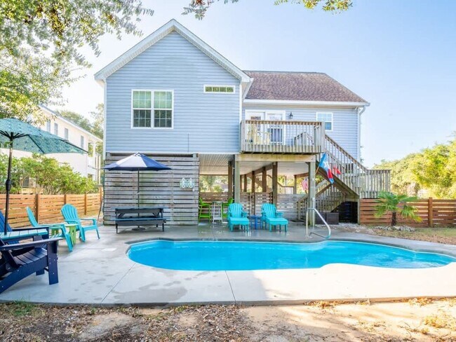 Building Photo - 4502 E Oak Island Dr