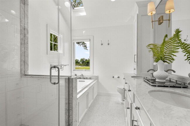 Building Photo - 685 Barrymore Ln