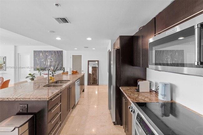 Building Photo - 665 NE 25th St